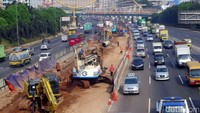 Jalan tol ini dibangun dengan investasi sebesar Rp 16,23 triliun oleh Badan Usaha Jalan Tol (BUJT) dengan konsorsium PT Jasa Marga (Persero) Tbk dan PT Ranggi Sugiron Perkasa.
