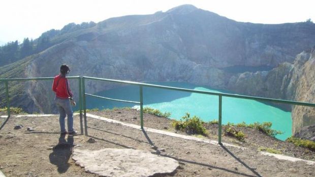 Sekarang Giliran Danau Kelimutu yang Diberitakan Media Inggris