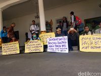 Warga Tolak Aktivitas Tambang Pasir Besi di Tegalbuleud Sukabumi