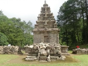 Candi Gedong Songo yang Tak Berjumlah Sembilan
