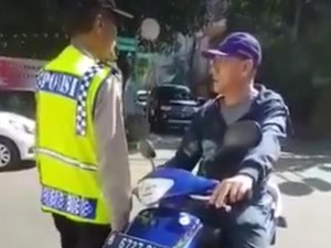 Soal Polisi Tua Dimarahi Pemotor, Dirlantas Polda: Taat Pada Petugas!