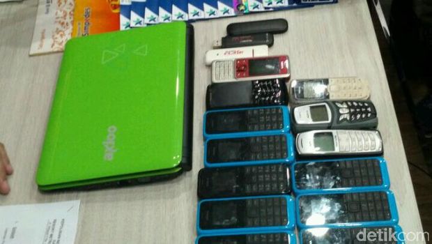 Barang bukti yang disita polisi.