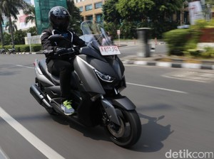 Menguji Yamaha XMAX, Skuter Bongsor Bermesin 250 cc