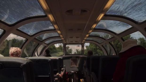 Tak sedikit wisatawan yang menaiki kereta ini (Eliana Alvarez Martinez/BBC)