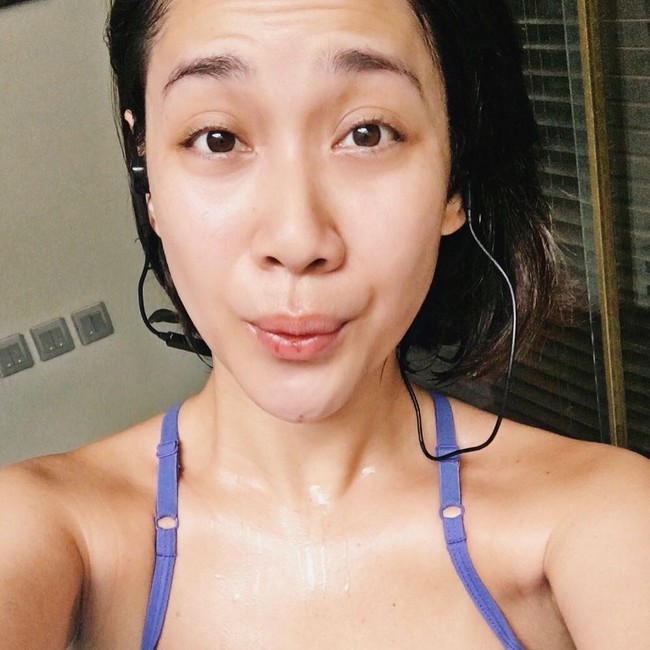 BCL menunjukkan wajah selebriti tidaklah selalu sempurna seperti yang dilihat di layar kaca. Seperti di fotonya ini, istri Ashraf Sinclair itu memperlihatkan bibirnya yang berdarah karena terlalu kering.