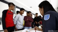Tak sedikit penyelundupan orang ataupun barang yang lalu lalang melintasi PLBN ENtikong ataupun jalur illegal di sekitar wilayah tersebut.