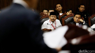 Foto: Video Muktamar HTI Diputar di MK, Yusril Protes