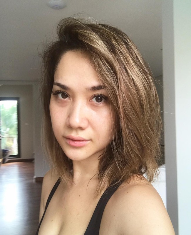 After run face #bungacitralestari #bareface #nomakeup,” tulis BCL di keterangan foto yang memperlihatkan wajahnya tanpa makeup. BCL tampak tidak ragu memperlihatkan wajah aslinya tanpa makeup yang dihiasi kantung mata.