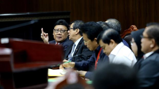 Mendagri dan Menkum Hadapi Langsung Gugatan Perppu Ormas di MK