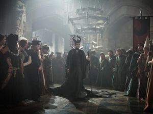 Maleficent 2 Diproduksi, Elle Fanning Unggah Penampilan Angelina Jolie