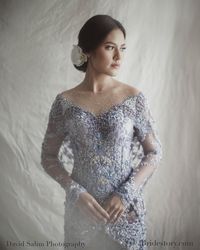 4 Momen Cantik Raisa Pakai Kebaya dari Lamaran sampai 