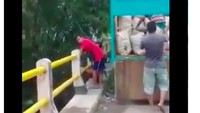 Pada Rabu 30 Agustus 2017, beredar video viral sejumlah orang membuang sampai ke Sungai Bogowonto di Wonosobo. Para netizen geram melihatnya (Twitter)
