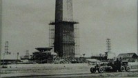 Pembangunan tahap dua dilanjutkan pada tahun 1969 hingga 1976. Tugu Monas baru dibuka untuk umum pada pemerintahan Presiden  Soeharto, tanggal 12 Juli 1975. Dok. Adhi Karya.