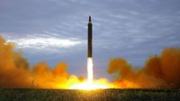 Klaim Korut soal bom hidrogen ini berpotensi memancing kemarahan internasional. Foto: Peluncuran rudal Korut pekan lalu (KCNA/via REUTERS)