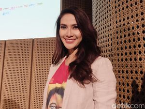 Maudy Koesnaedi Jungkir Balik Garap Pertunjukan tentang Benjamin Sueb