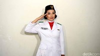Masih duduk di bangku SMA, Ghina Raihanah terlihat sama cantiknya dengan Tsania Marwa ya. Foto: Noel