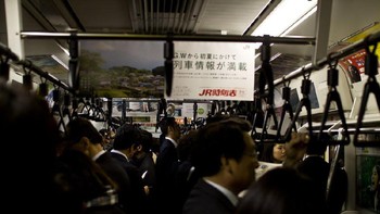 Hal yang sulit di Jepang untuk mendapatkan jabatan yang bagus, karena kebanyakan tempat kerja mereka adalah perusahaan keluarga. (Foto: David Tesinsky)