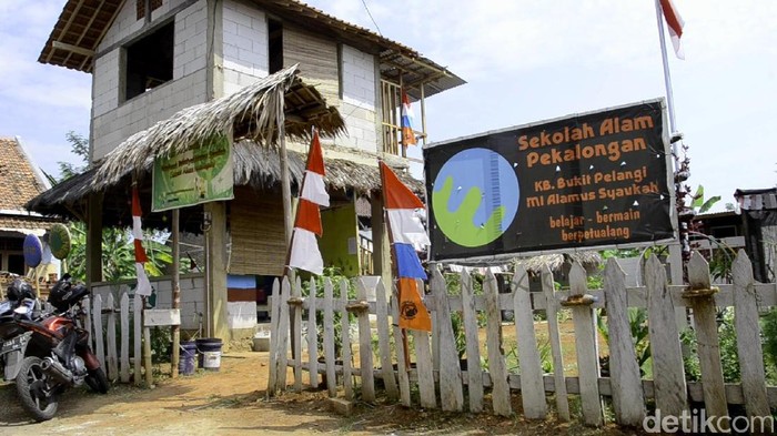 Melihat Sekolah Alam Bukit Pelangi di Pekalongan