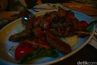 Restoran ini banyak dikunjungi warga lokal (Septiana/detikTravel)