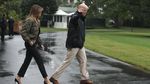 Foto: Ini Topi yang Bikin Trump Dikritik Saat Kunjungi Korban Badai