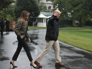 Kunjungi Lokasi Badai Harvey, Melania Trump Pakai Stiletto