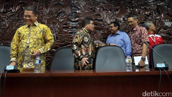Bila dilihat secara teknis, satelit tersebut sudah tidak bisa dipakai kembali. Solusinya harus dipindahkan sesegera mungkin, apapun konsekuensinya.