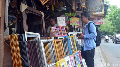 Pigura Gratis dari Joko Tole di Cirebon, Siapa Mau?