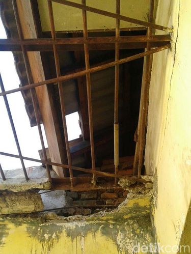 Lokasi tahanan Polsek Wongsorejo kabur/