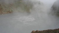 Berapa suhu pada air di Boiling Lake ini? Suhunya berkisar antara 80-90 derajat Celcius. Sudah cukup panas untuk melepuhkan kulit bukan? (Dok. UNESCO)