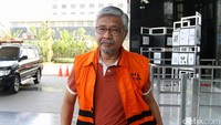 KPK kembali melakukan pemeriksaan kepada Gubernur Sulawesi Tenggara, Nur Alam, Rabu (30/8/2017).