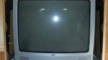 Televisi pun kebanyakan masih tabung, belum layar datar. Foto: istimewa