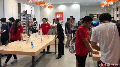 Menjelajahi Rumah Mi Fans di Serpong