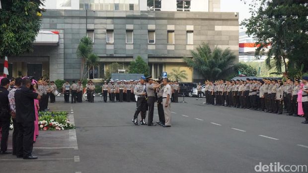 47 anggota mendapatkan penghargaan yang diwakili 5 orang anggota