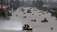 Badai Harvey mencetak rekor dengan membawa curah hujan 131,78 cm ke Texas. Foto: REUTERS/Adrees Latif