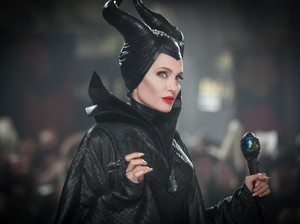 3 Desainer Indonesia Rancang Gaun yang Terinspirasi Film Maleficent 2