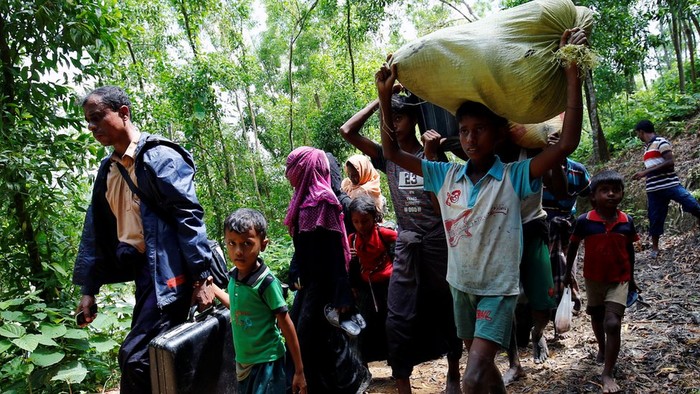 Warga Rohingya: Menakutkan, Desa dibakar, Anak-Orang Tua Terpisah