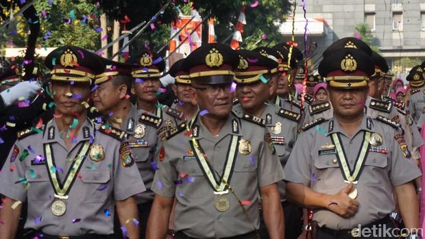 Anggota polisi yang melakukan prosesi ini sebanyak 131 sedangkan PNS sebanyak 14.