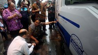 Pemerintah membagikan konventer kit bahan bakar gas sebanyak 595 unit yang terdiri dari 200 unit untuk kendaraan dinas Pemerintah Kota Palembang, 50 unit Angkutan Kota serta 345 unit untuk taksi yang bertujuan untuk memberikan alternatif bahan bakar berkualitas, hemat, dan ramah lingkungan. (dok. ESDM)
