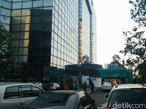 Penyidik Bareskrim Datangi Kantor First Travel di Rasuna Said