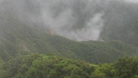 Boiling Lake yang berada dalam kawasan Taman Nasional Morne Trois Pitons, sebenarnya merupakan danau vulkanik. Danau yang terbentuk dari letusan gunung berapi di zaman dulu, serta disinyalir aliran magma di dasar tanahnya masih sangat kuat. Taman Nasional Morne Trois Pitons sendiri memiliki banyak sumber mata air panas dan gunung-gunung berapi yang masih aktif (Dok. UNESCO)