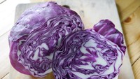 Kubis ungu mengandung flavonoid yang menjaga tekanan darah tetap terkendali dan meningkatkan kekebalan tubuh dari jenis kanker tertentu. Foto: Thinkstock