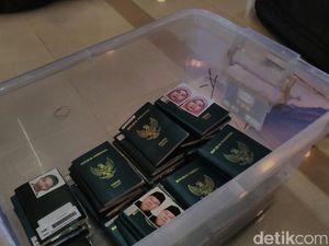 Polisi Kembalikan 5.576 Paspor Korban Penipuan First Travel
