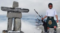 Hingga kini traveler Skotlandia ini telah mengunjungi sekitar 64 negara. Foto-foto perjalanannya pun banyak diunggah ke akun Instagramnya (thefirstpiper/Instagram)
