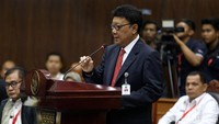 Sidang dimulai dari pukul 11.00 WIB di gedung MK, Jalan Medan Merdeka Barat, Jakarta, Rabu (30/8/2017). Mendagri Tjahjo Kumolo membacakan sendiri jawaban pemerintah atas gugatan para pemohon.