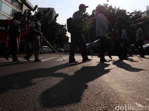 Memantau Jalur Pedestrian agar Ramah bagi Disabilitas