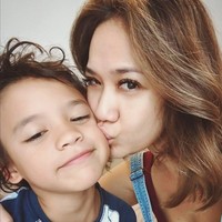 BCL mengaku tidak memiliki masalah kulit yang berarti. Hanya saja dia percaya bila merawat kulit dengan benar dan bertahap, maka kulit akan sehat. Nggak ada perawatan yang mahal, yang penting harus tiap hari karena aku nggak percaya dengan perawatan instan, katanya.