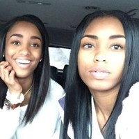 Kembar tiga? Bukan, di foto ini ada anak kembar bersama ibunya. Sang ibu berada di sebelah kiri. 