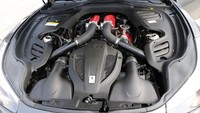 Dengan mesin V8 turbo berkapasitas 3.855 cc dan transmisi kopling ganda tujuh percepatan, Ferrari GTC4Lusso T ini juga cukup galak jika diajak berlari. Tenaganya bisa mencapai 610 daya kuda pada 7.500 rpm dan torsi maksimalnya bisa sampai 769 Nm yang tersedia antara 3.000 rpm dan 5.250 rpm. Mesin ini juga pernah didapuk sebagai International Engine of The Year 2016, lho.