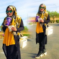 Burberry painted camo check gauze scarf seharga warna kuning US$ 450 atau sekitar Rp 6 juta. Foto: Dok. Instagram @anniesahasibuan