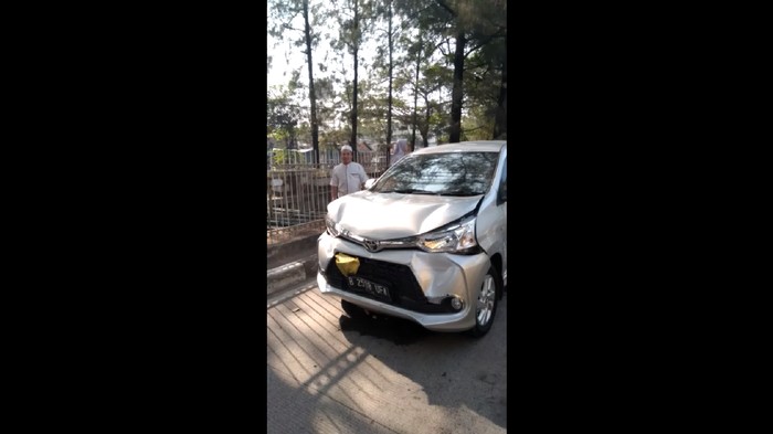 Rombongan Pengantar Jenazah Tabrakan Beruntun di Jalur TransJ